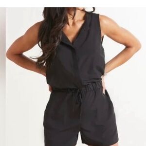 Like new! Evereve Scout Romper in Black Size small
